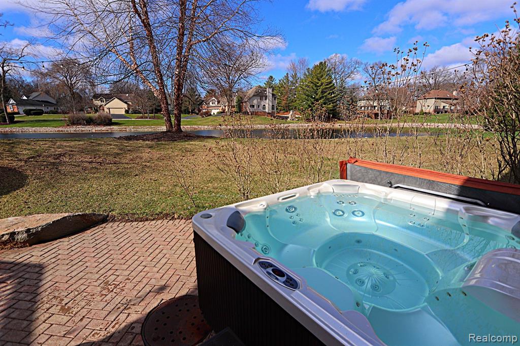 5470 HURON HILLS Drive, Commerce Twp, MI 48382 — Photo 49