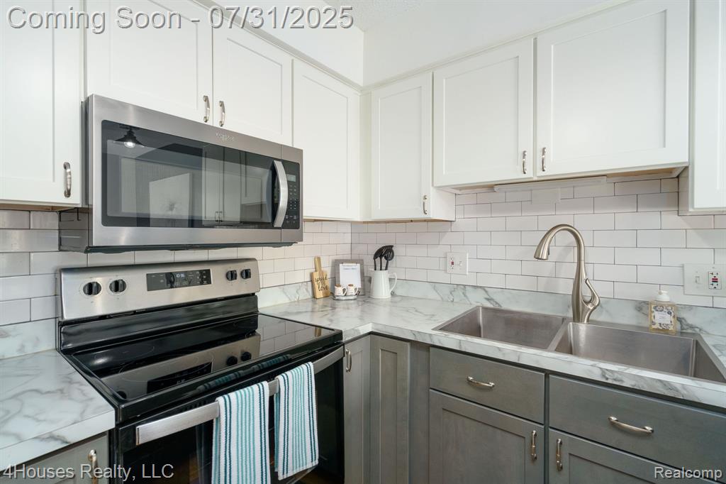 5273 Highland Road, 108, Waterford, MI 48327 — Photo 27