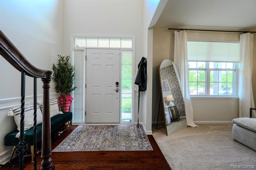 551 HUDSON Circle, South Lyon, MI 48178 — Photo 4