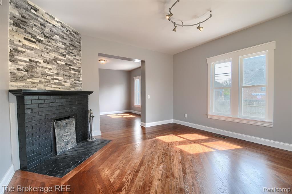 11 1ST Street, Oxford, MI 48371 — Photo 5