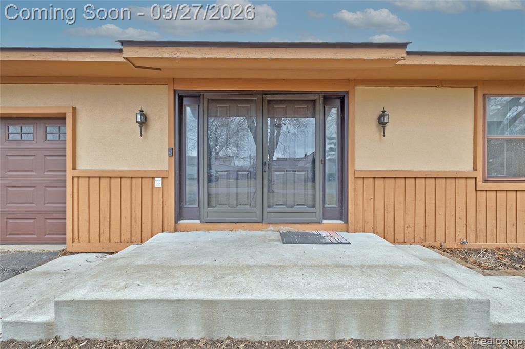 4009 Airport Road, Waterford, MI 48329 — Photo 2