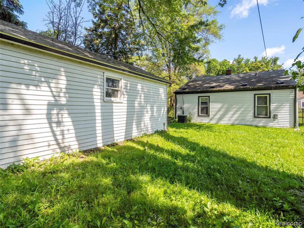 594 E Barrett Avenue, Madison Heights, MI 48071 — Photo 3