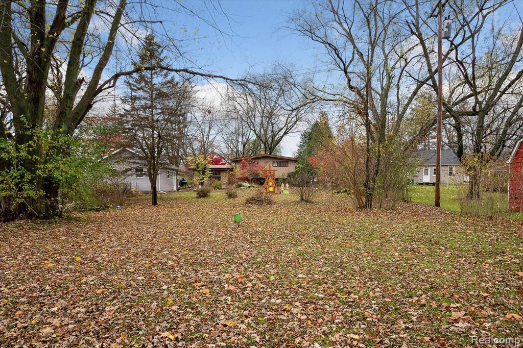 8537 Moms Drive, Belleville, MI 48111 — Photo 39