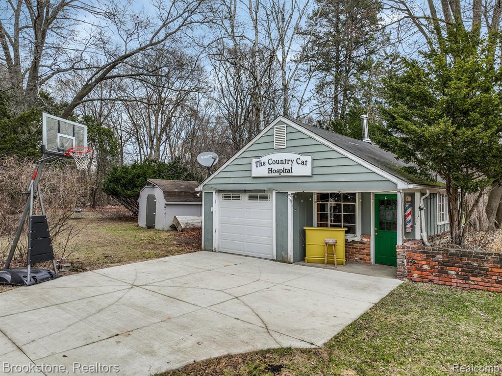 7146 ARROWOOD Drive, West Bloomfield, MI 48324 — Photo 40