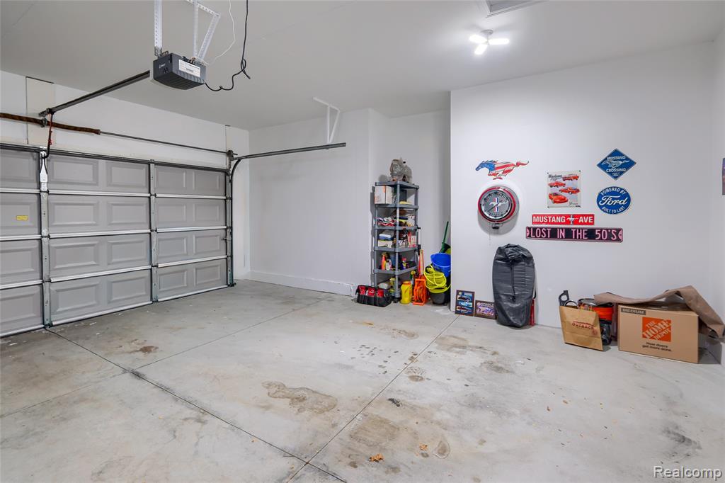 4503 Cross Creek Boulevard, Burton, MI 48509 — Photo 37