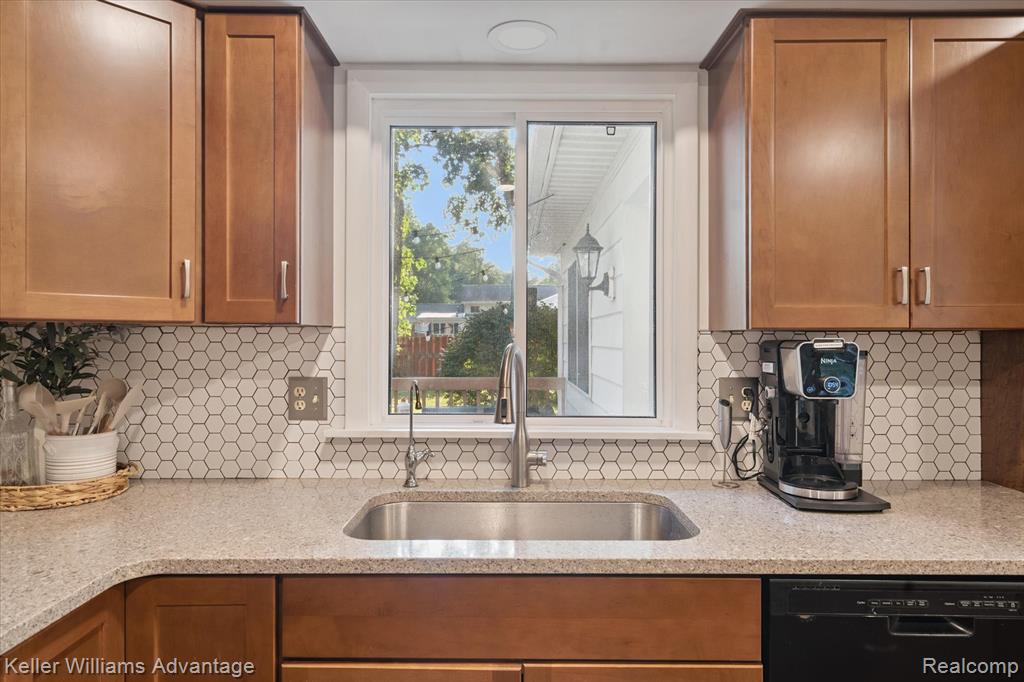 4724 Pin Oak Trail, Jackson, MI 49201 — Photo 11