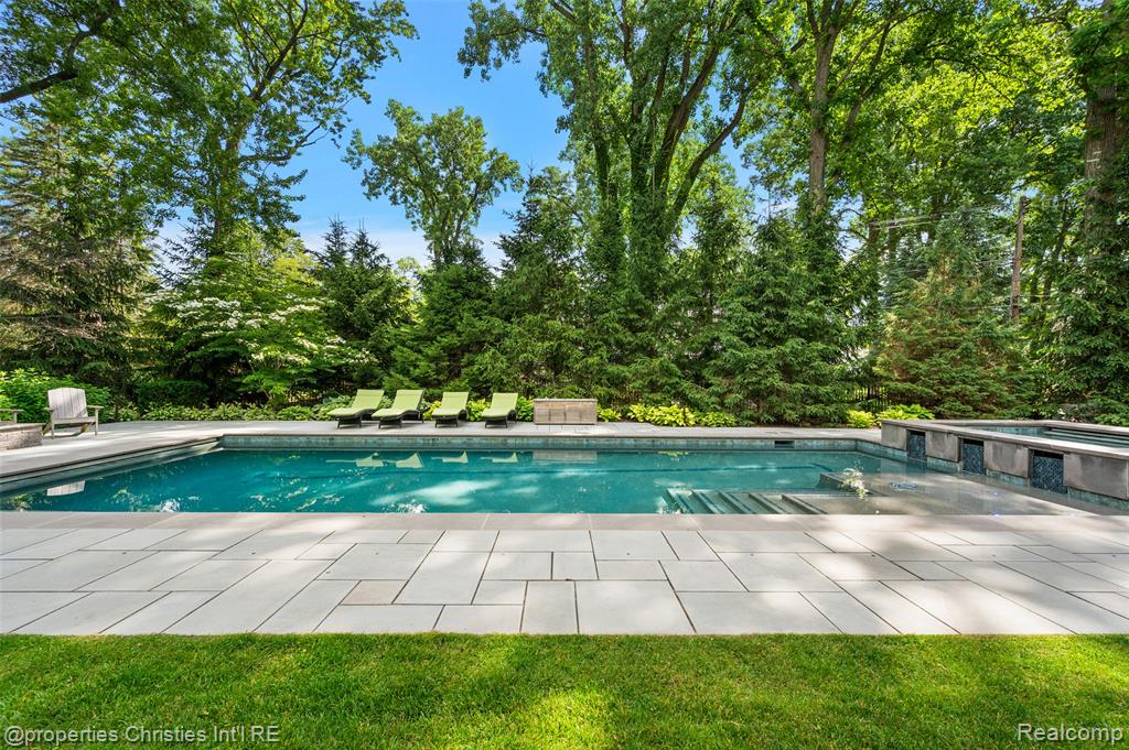 950 E Glengarry Circle, Bloomfield Hills, MI 48301 — Photo 69