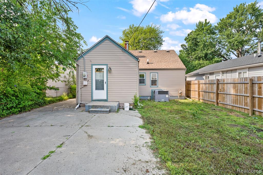 8460 Busko Avenue, Warren, MI 48093 — Photo 23