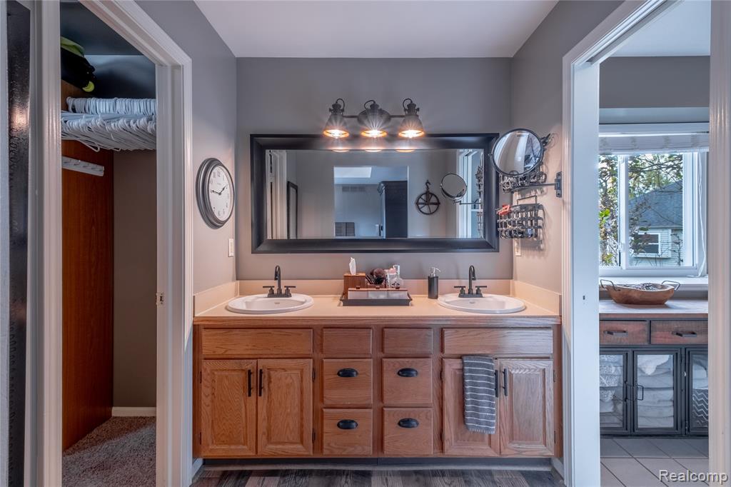 2410 Torrey Grove Court, Fenton, MI 48430 — Photo 18