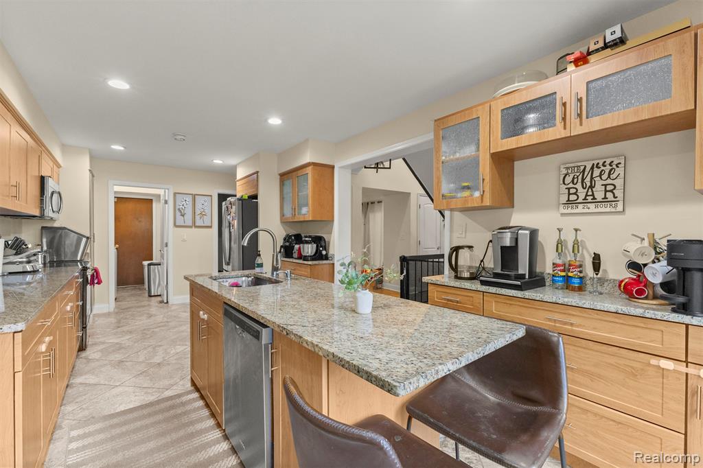3011 Lindenwood Drive, Dearborn, MI 48120 — Photo 12