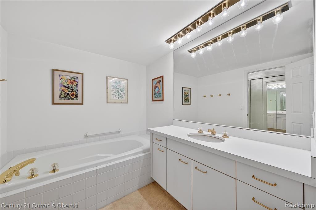 7307 Danbury Drive, West Bloomfield, MI — Photo 28