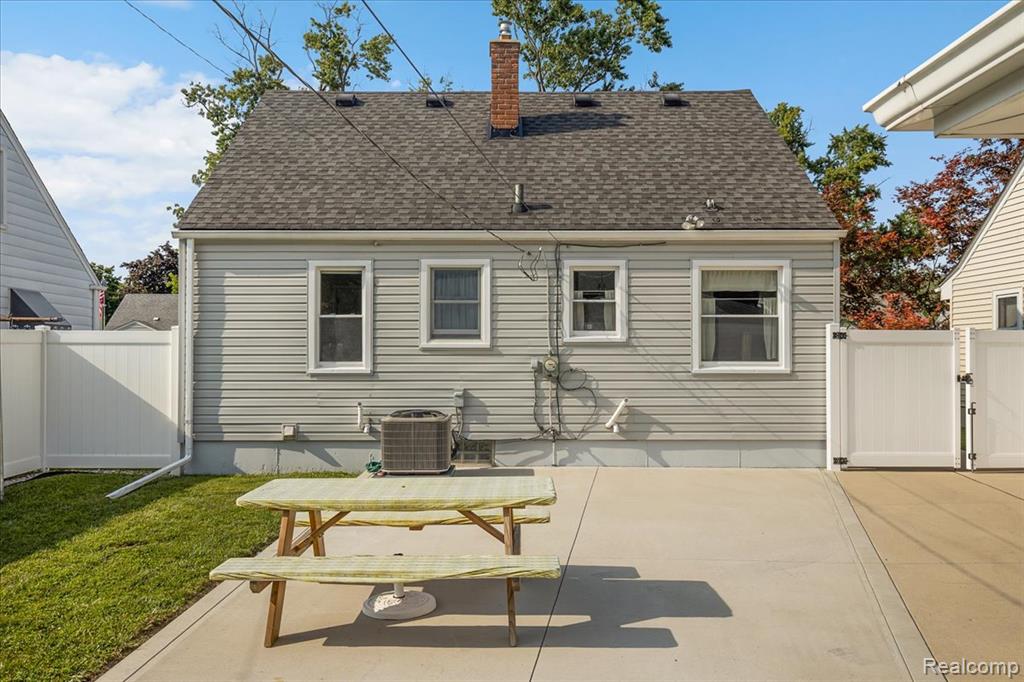 908 Bauman Avenue, Royal Oak, MI 48073 — Photo 15