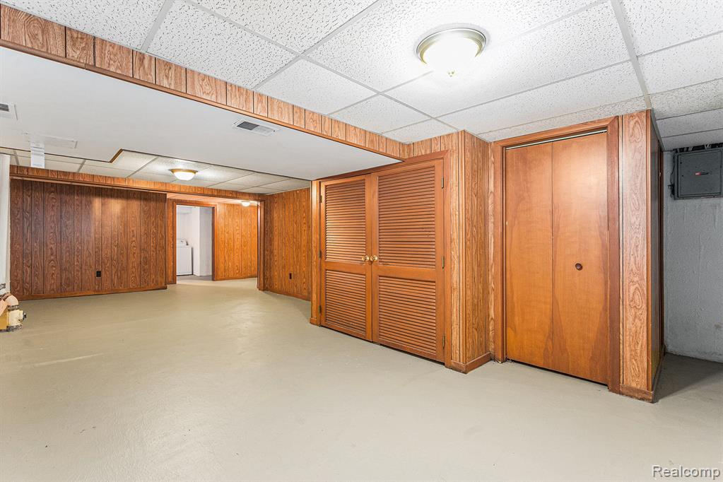 1090 Greenhills Drive, Ann Arbor, MI 48105 — Photo 24