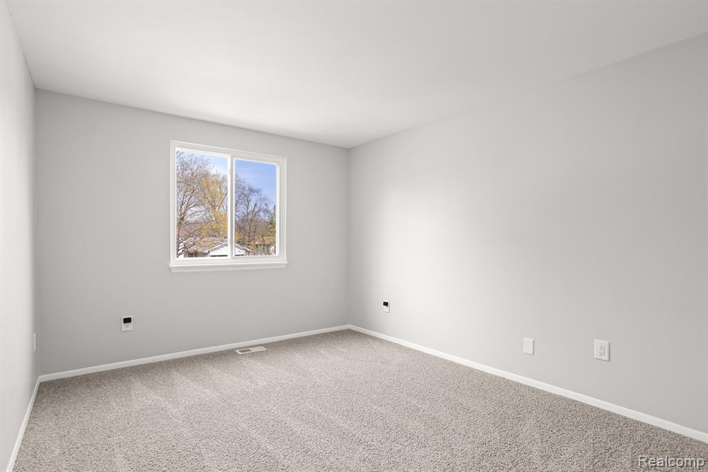 805 ABBEY Lane, Milford, MI 48381 — Photo 17