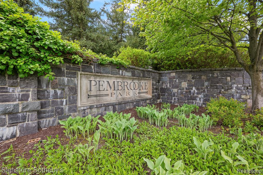 5375 Pembrooke Crossing Court, West Bloomfield, MI — Photo 4