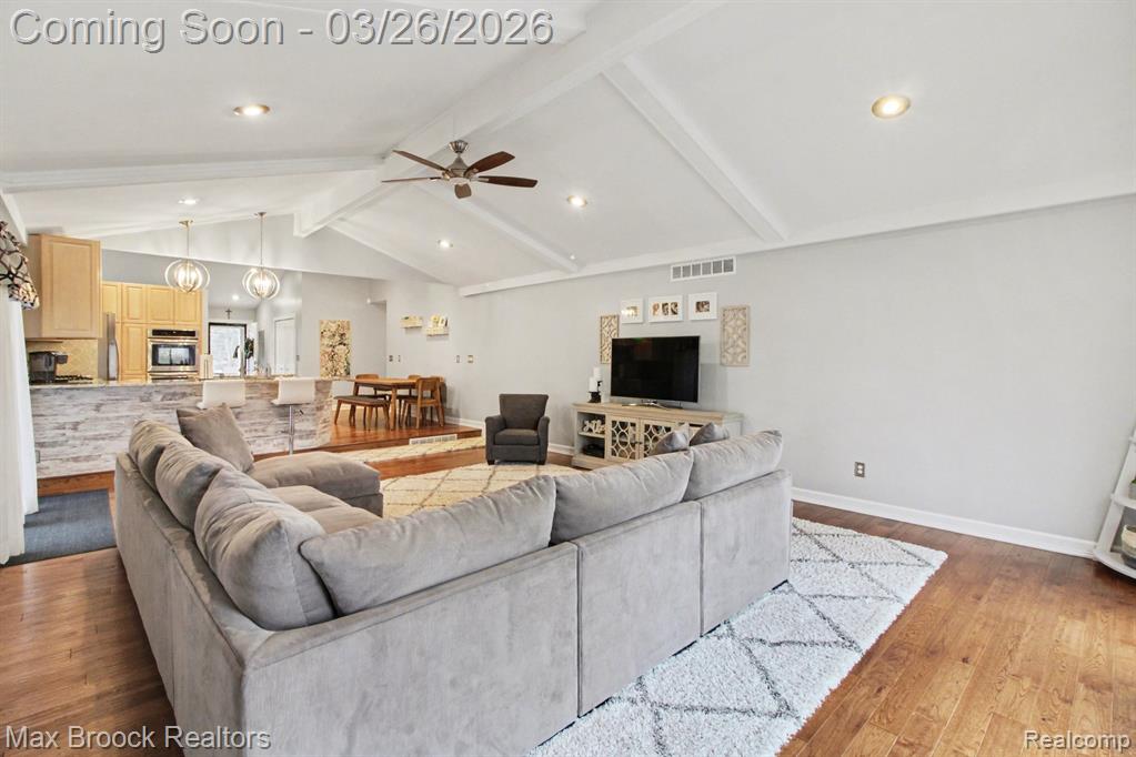 2261 Avondale Street, Sylvan Lake, MI 48320 — Photo 9