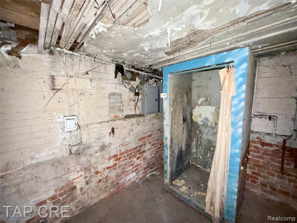 1017 E Grand Boulevard, Detroit, MI 48207 — Photo 19