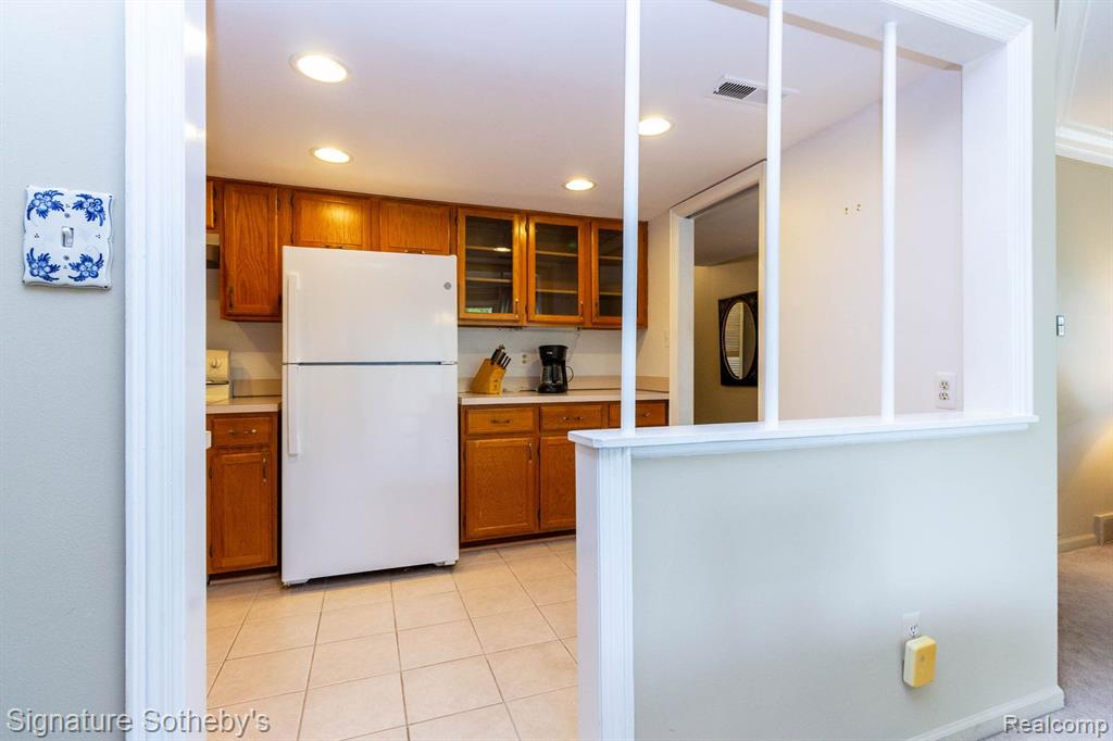 19710 W 13 Mile Road, 101, Beverly Hills, MI 48025 — Photo 15