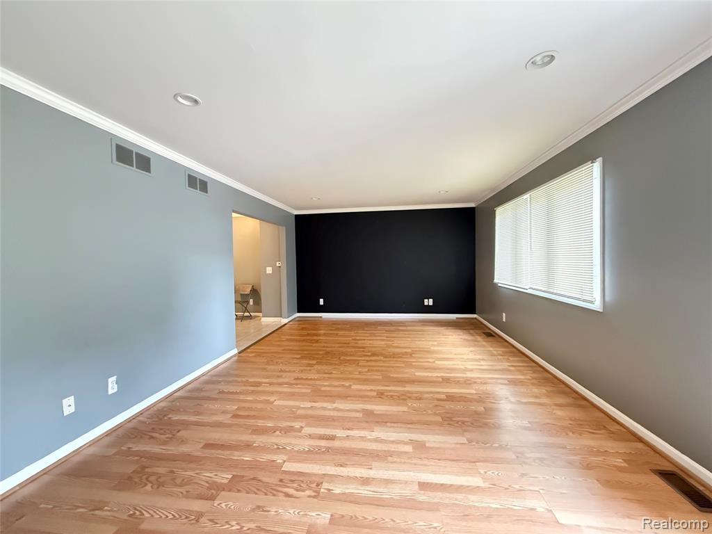 8334 McKinley, Center Line, MI 48015 — Photo 11