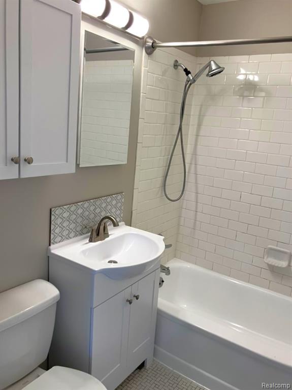 959 E SHEVLIN Avenue, Hazel Park, MI 48030 — Photo 13