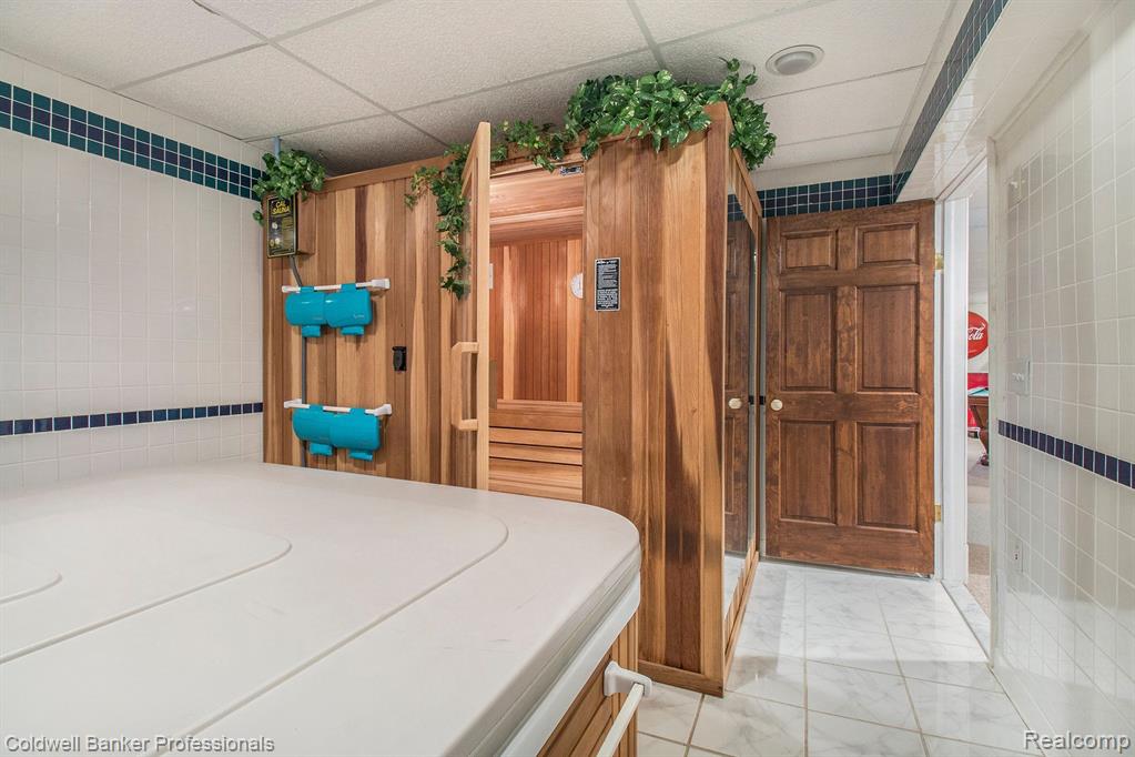 49148 Driftwood Dr, Shelby Twp, MI 48317 — Photo 22