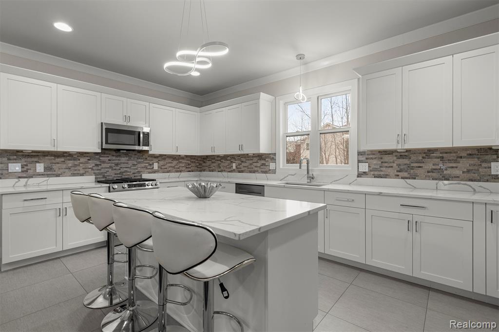 8615 Greendale Drive, Sterling Heights, MI 48312 — Photo 19