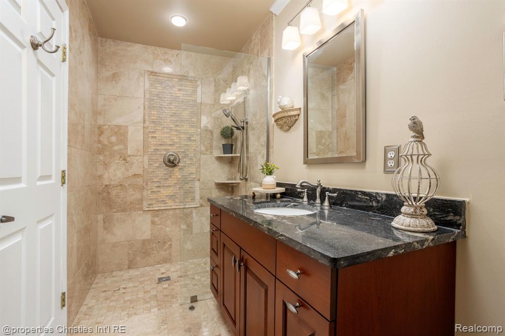 45571 IRVINE Drive, Novi, MI — Photo 22