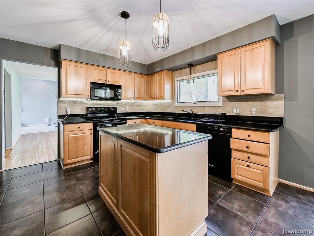 878 River Bend Drive, Rochester Hills, MI 48307 — Photo 8