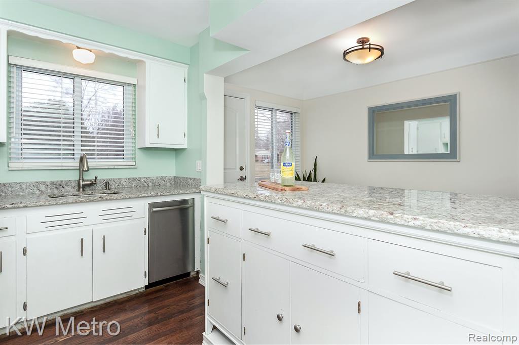 500 W HOUSTONIA Avenue, Royal Oak, MI 48073 — Photo 12