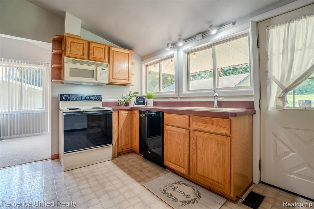 839 Sweetbriar, Milford, MI 48381 — Photo 23
