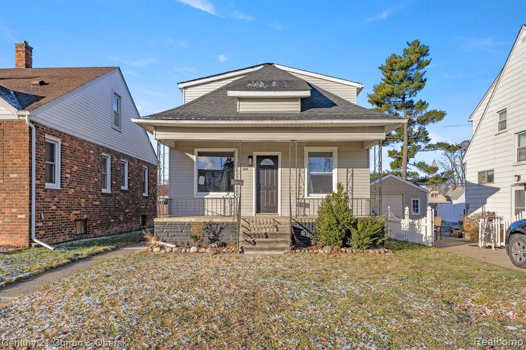 926 7TH Street, Wyandotte, MI 48192 — front exterior