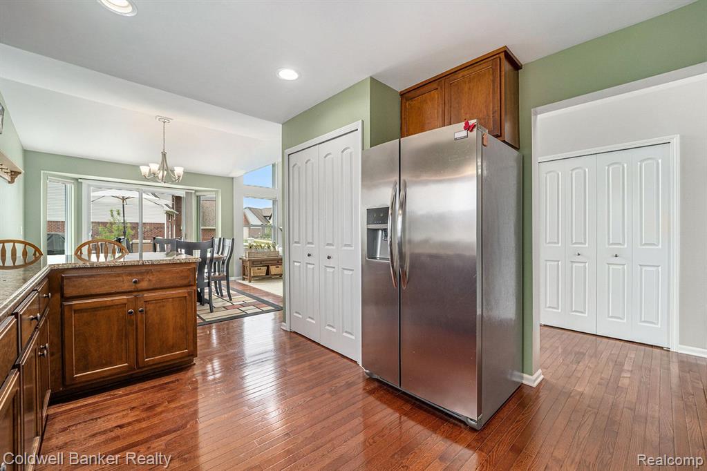 53643 VALLEYWOOD Drive, South Lyon, MI 48178 — Photo 12