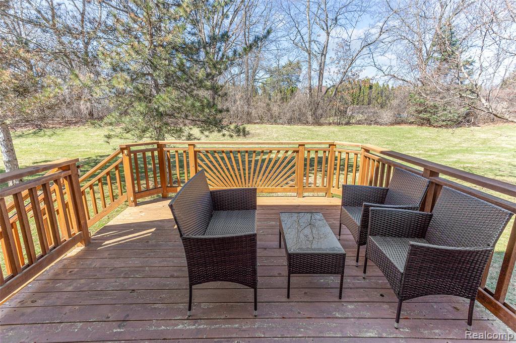 1033 Calpernia, Wixom, MI — Photo 49