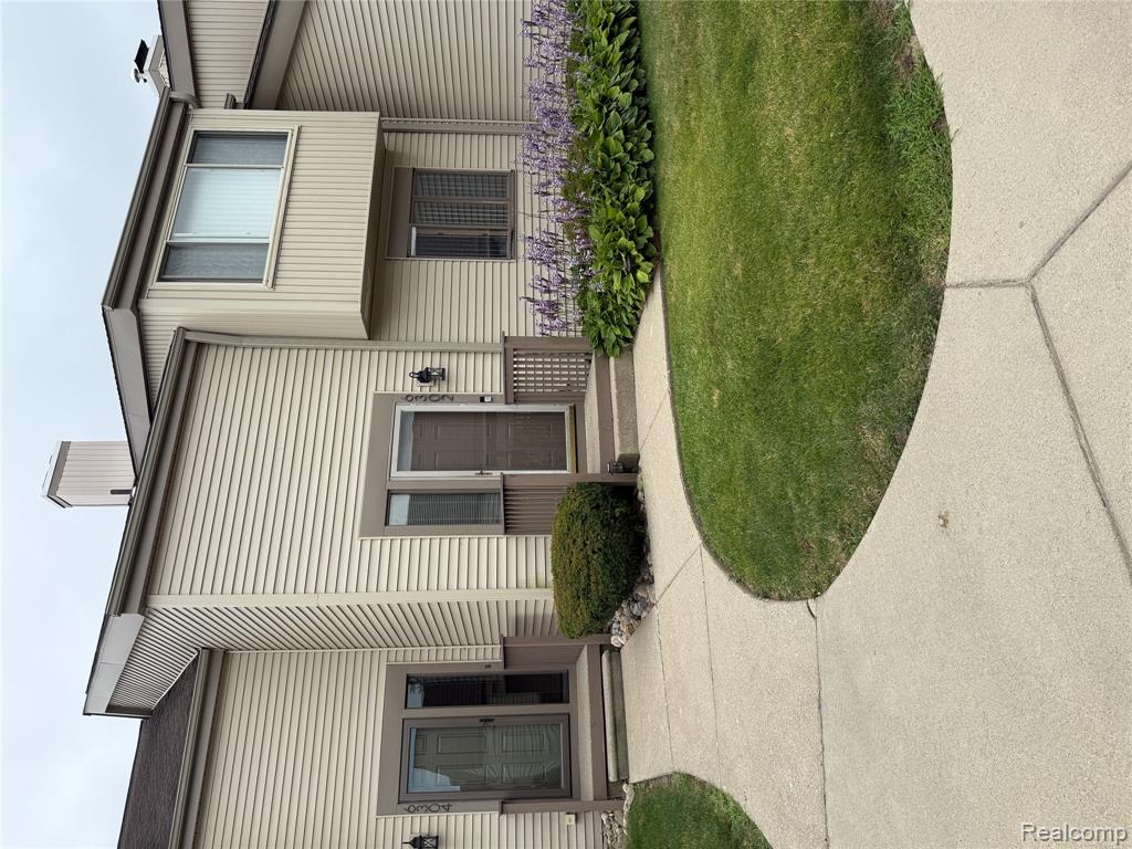 6302 Laurentian Court, Flint, MI 48532 — Photo 2