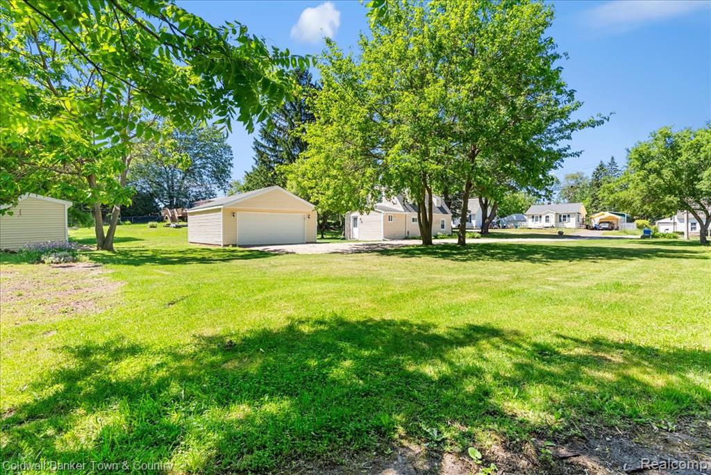 833 Hein Avenue, Lansing, MI 48911 — Photo 32