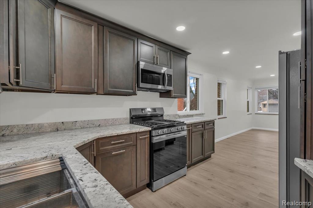 639 N Vernon Street, Dearborn, MI 48128 — Photo 9