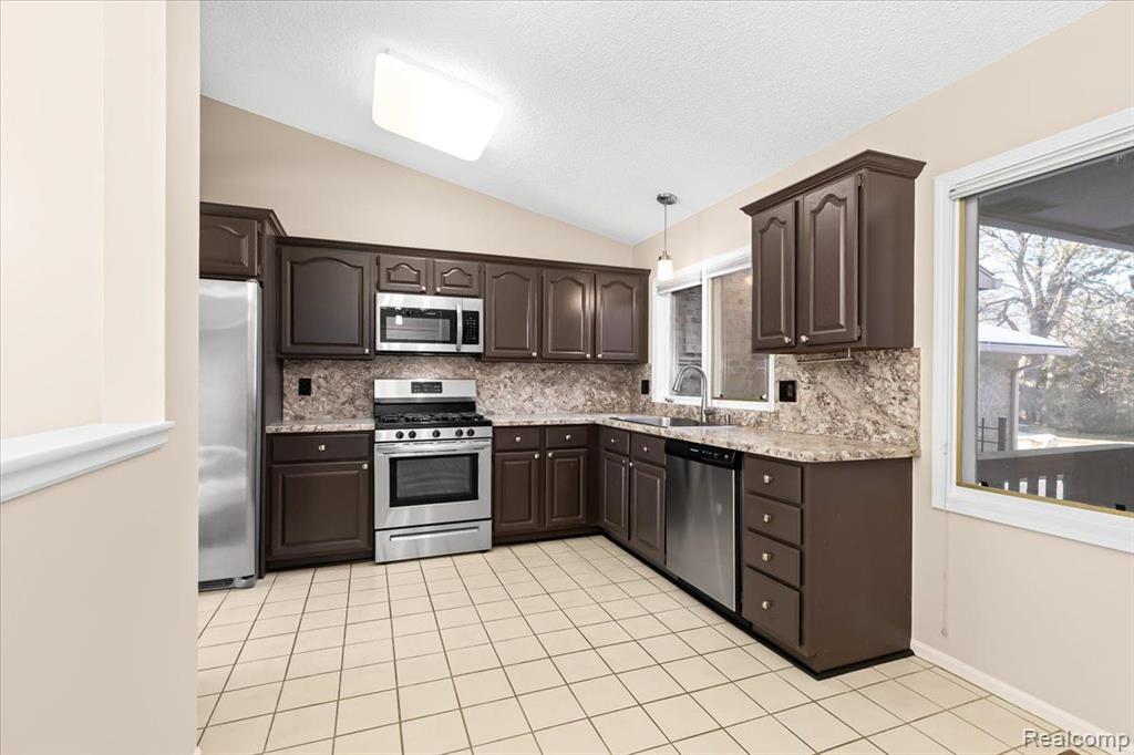 22245 RIVER RIDGE Trail, Farmington Hills, MI 48335 — Photo 16