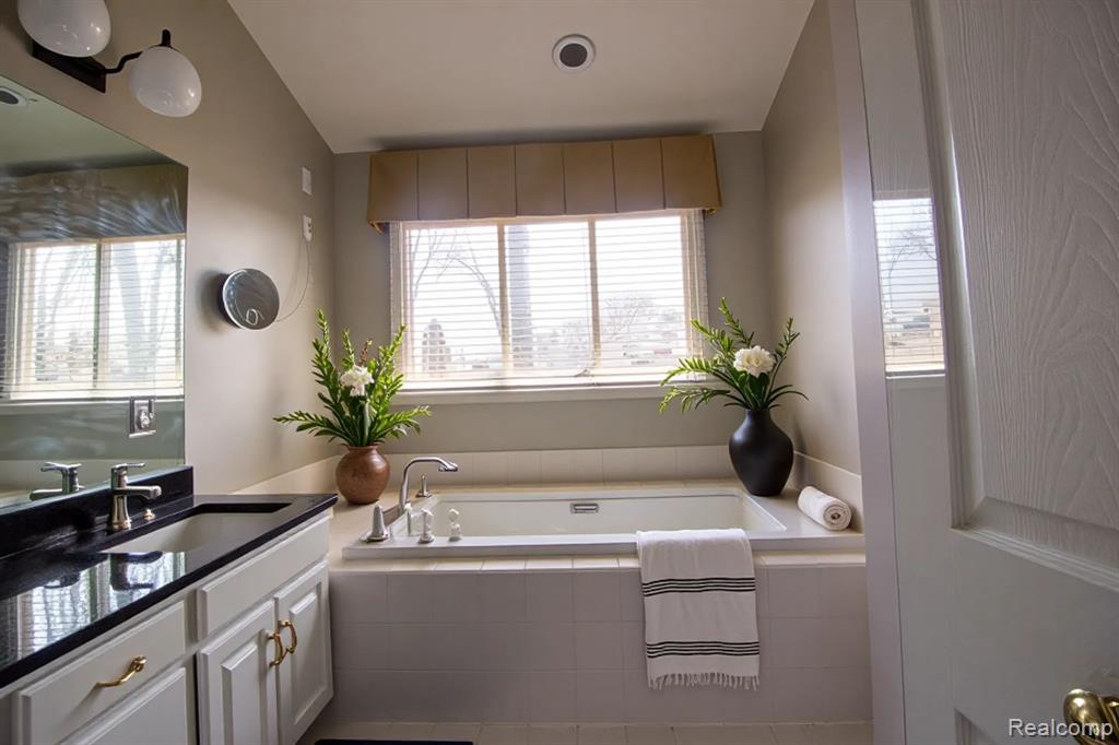 40655 PAISLEY Circle, Novi, MI 48377 — Photo 10
