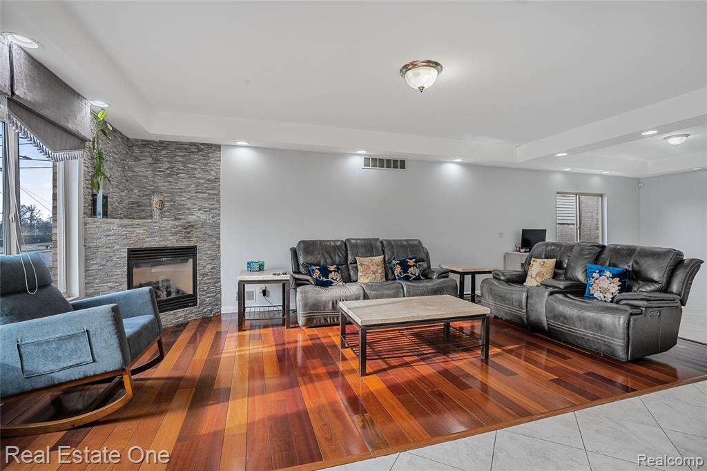 6067 N Vernon Street, Dearborn Heights, MI 48127 — Photo 18