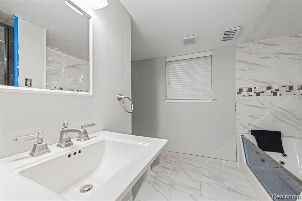5216 Peekskill Drive, Sterling Heights, MI 48310 — Photo 11