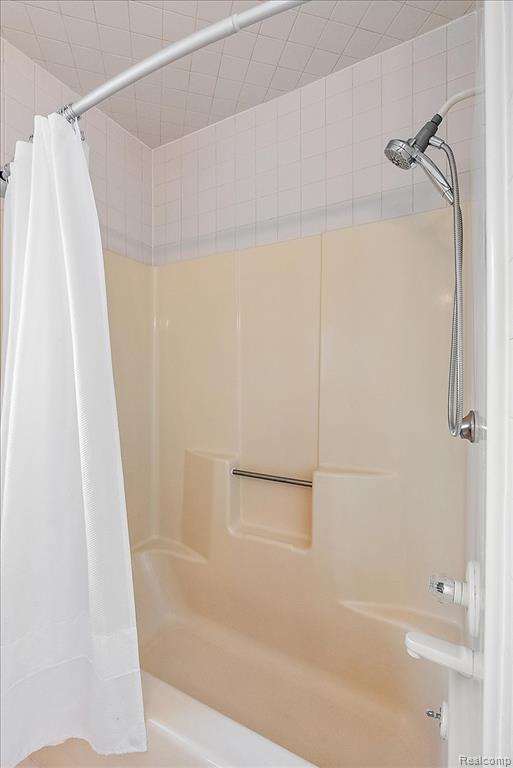 2832 Warrior Drive, Wixom, MI 48393 — Photo 33