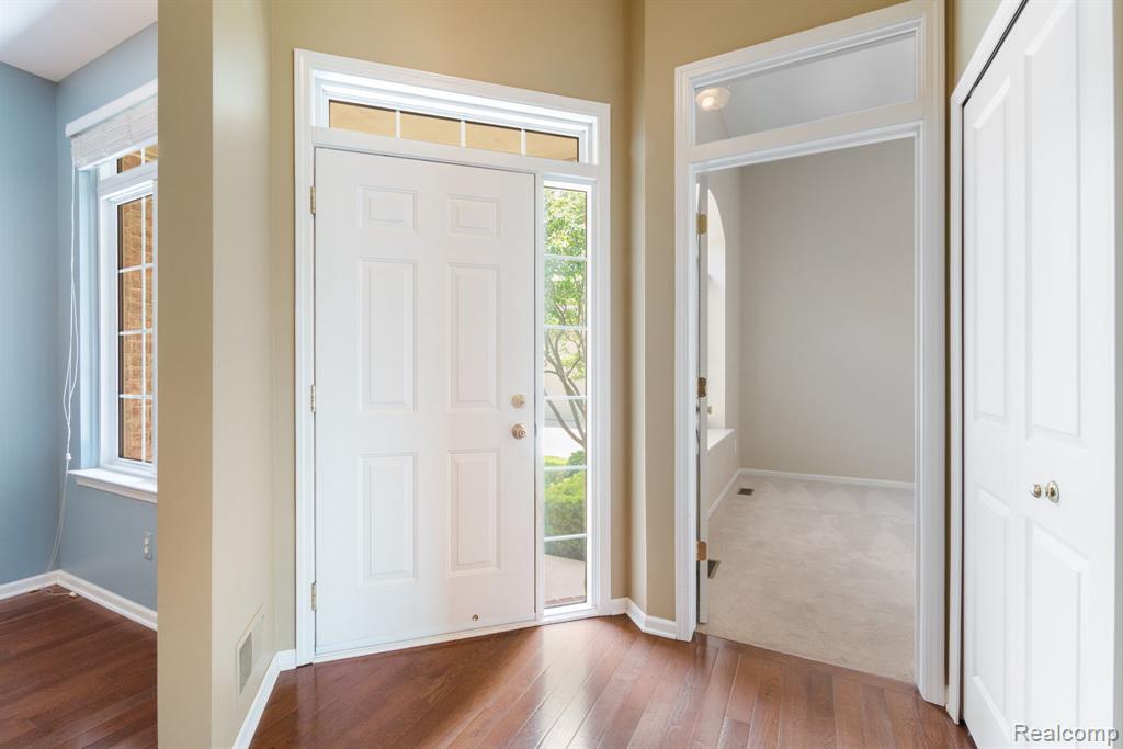 40658 Saint Louis Drive, Clinton Twp, MI 48038 — Photo 12