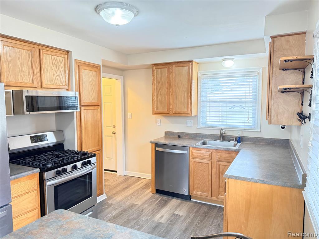 6649 Burnly Street W, Garden City, MI — Photo 6