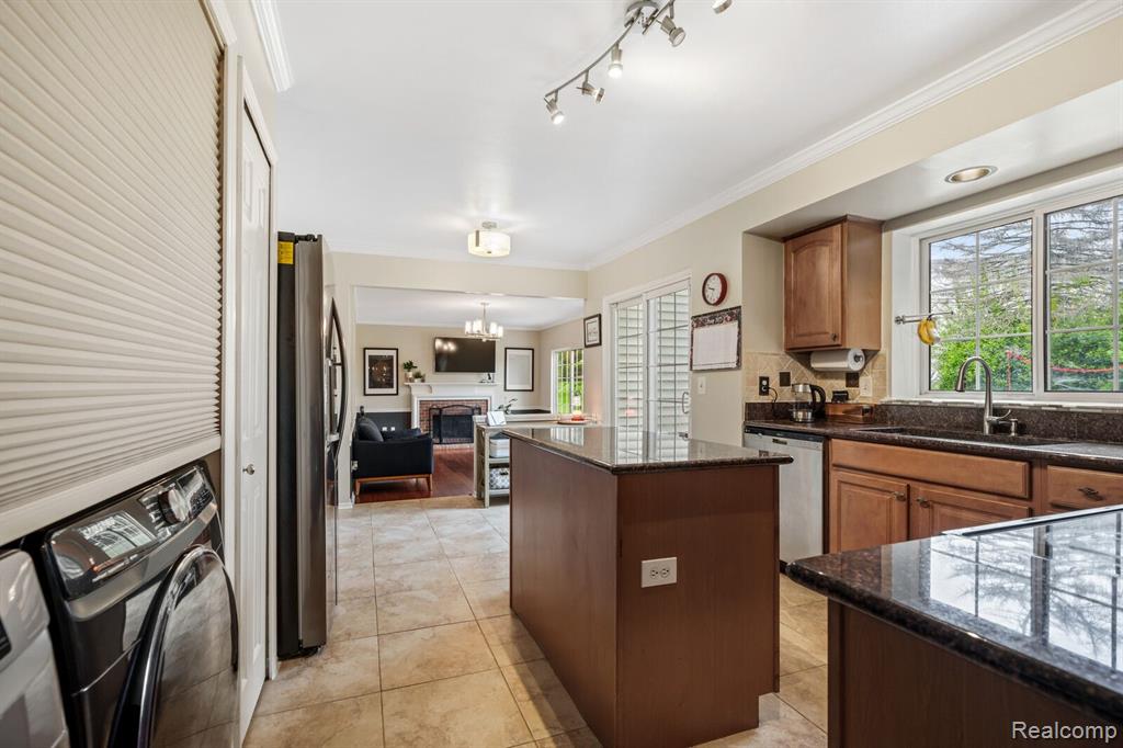 5472 CHARRINGTON, West Bloomfield, MI 48324 — Photo 10