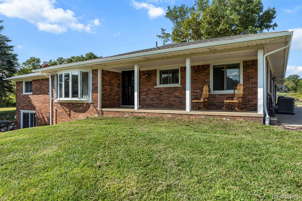 2666 E Oakwood Road, Addison, MI 48370 — Photo 5