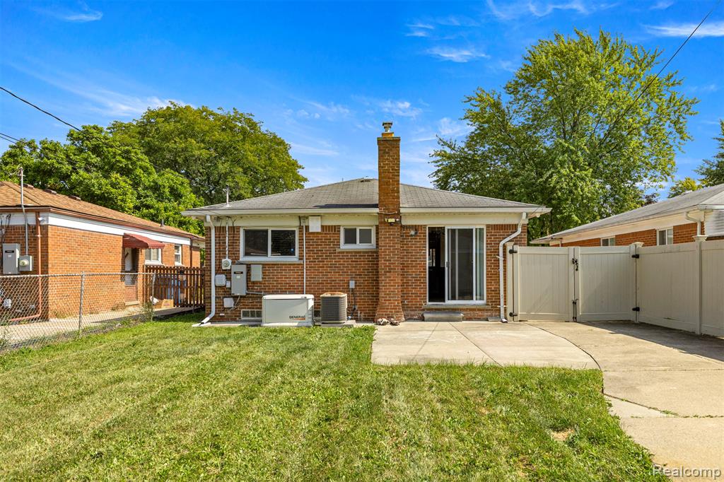 6131 N Evangeline Street, Dearborn Heights, MI 48127 — Photo 31