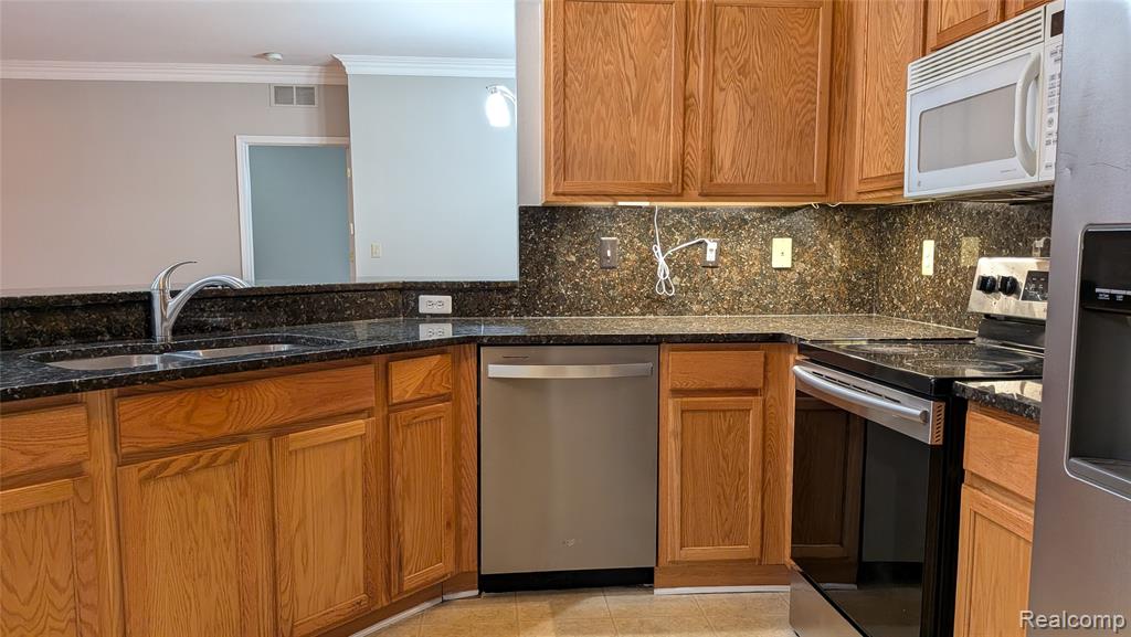15286 CORNELL Drive, Clinton Twp, MI 48038 — Photo 20