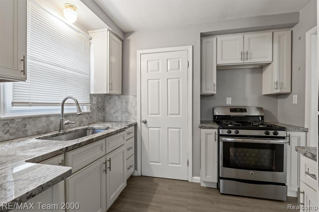 4853 Helen Street, Dearborn, MI 48126 — Photo 7