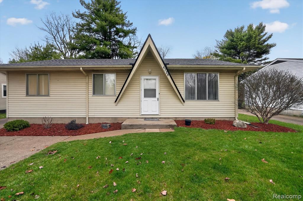 4739 Joan Lane, Pinckney, MI 48169 — front exterior