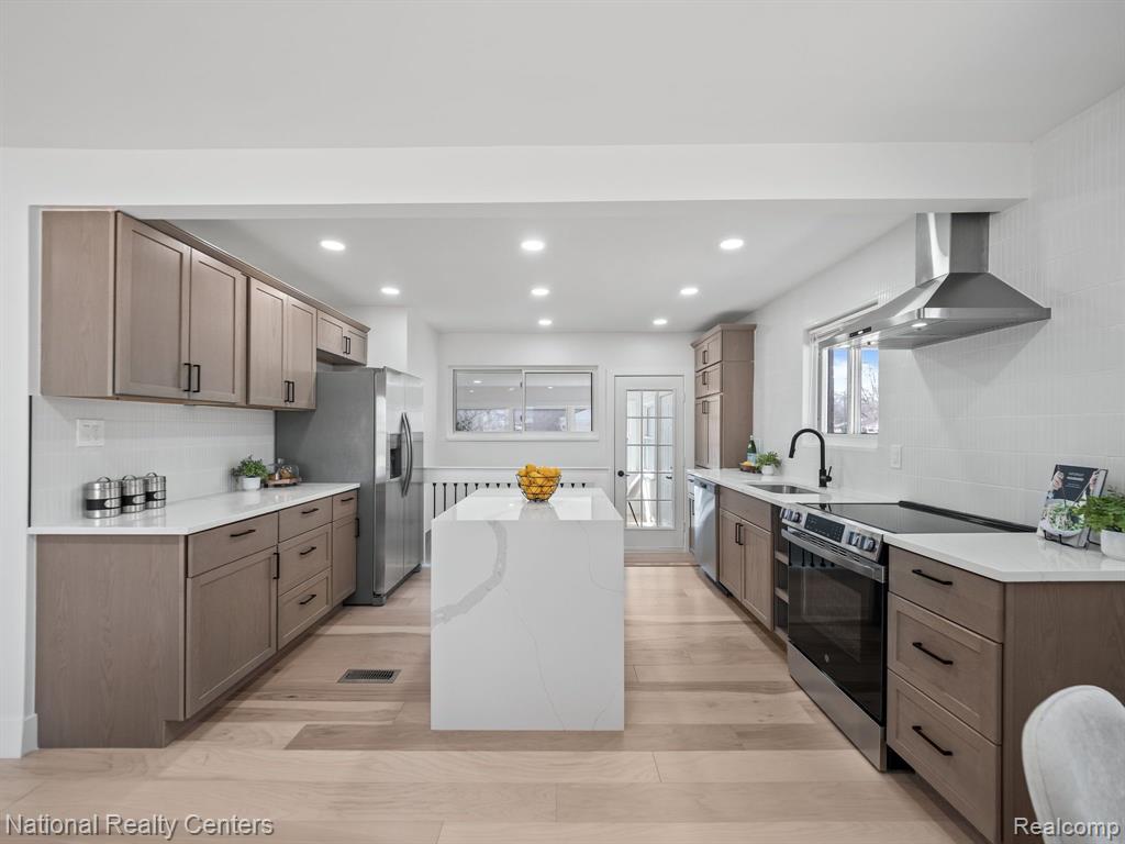8875 KENBERTON Drive, Oak Park, MI 48237 — Photo 11